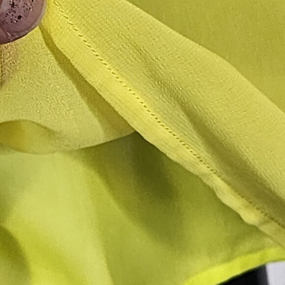 Betsey's Boutique Shop Bright Yellow Slit Clasp Front Closure Blouse Tank Size M - Picture 8 of 16